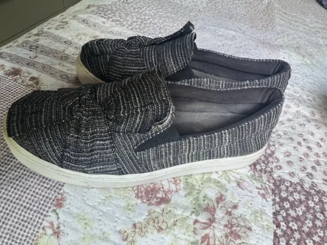 Sapatênis de tecido preto e branco Santa Lolla 37