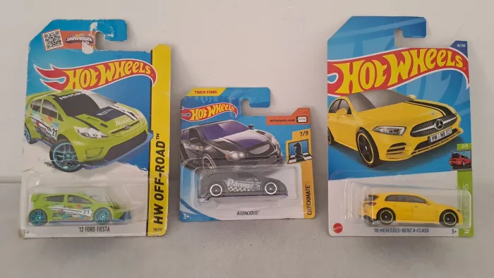 MOBILE TOY * MT 3 Hot Wheels 19 Mercedes A Class + Audacious Pawn + 12 Ford Fiesta Novos