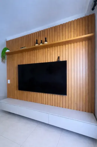 Painel Ripado Sob Medida 2,30x2,28 com Prateleira - Moderno e Impecável