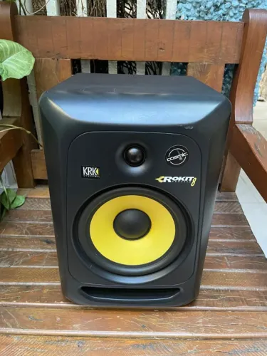 Par de monitores de áudio KRK Rokit 8