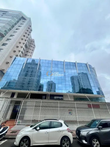 Aluga-se Loja Comercial na Praia da Costa.
