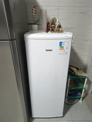 Freezer vertical Vcu18gb 121litros bem conservado