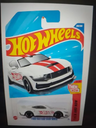 Ford Mustang Dark Horse - Hotwheels