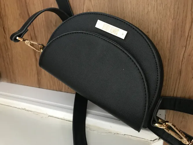 Bolsa de ombro preta, Santa Lolla