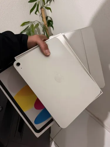 iPad 11 128GB + 3 capas + caixa + acessórios
