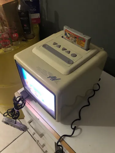 Tv Semp 10 polegadas com Super Nintendo embutido
