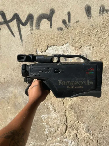 Câmera Panasonic Two-Speed Power Zoom x14 