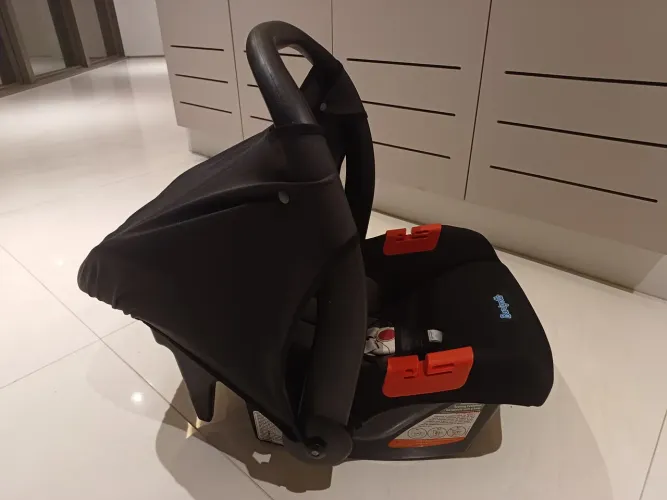 Bebê conforto burigotto (grátis mobile e almofada amamentação)