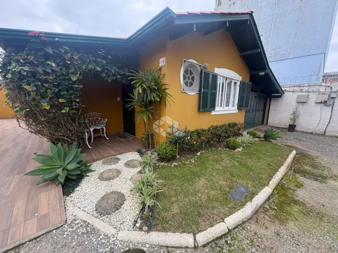 CHALÉ SEMIMOBILIADO DE 1 QUARTO EM CONDOMÍNIO FECHADO COM PISCINA E QUINTAL EM CACHOEIRA D