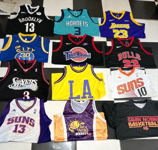 Lote de 12 camisas de Basquete