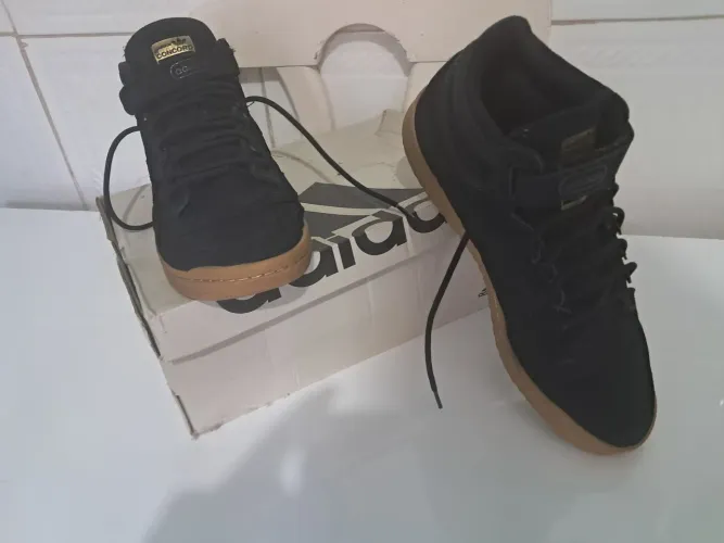 Tênis adidas 