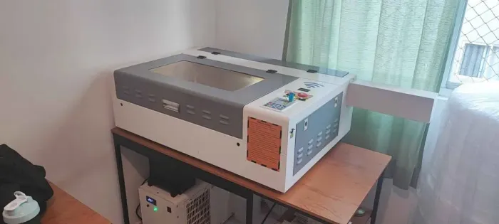 MÁQUINA LASER CO2 60X40 ZUMAK COM CONTROLADORA A1, CHILLER