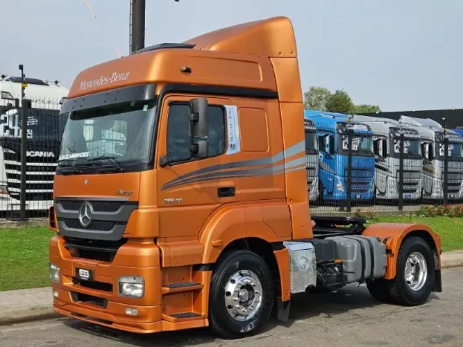Mercedes Benz Axor 2041 4x2 Ano 2019 Teto Alto Automático com ar condicionado