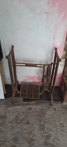 Antiguidades ( 2 BASES ) da máquina de costuna
