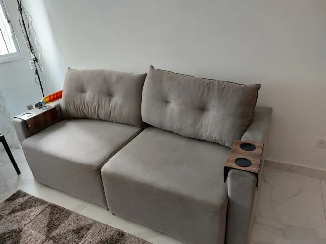 SOFÁ RETRÁTIL EM OTIMO ESTADO