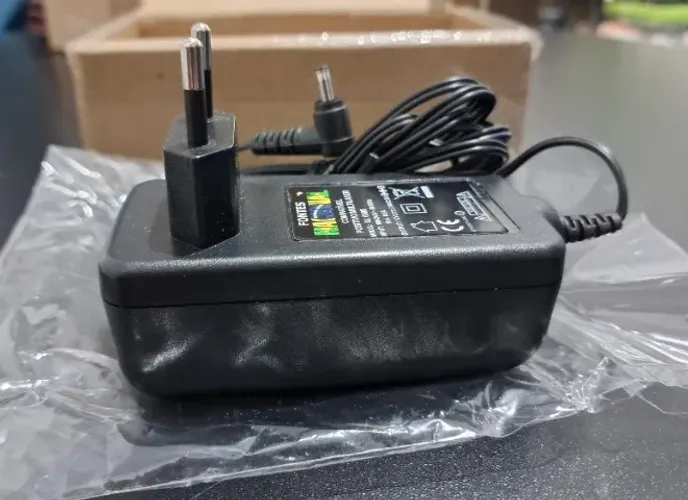 Carregador para Notebook Positivo Multilaser Conector P4 12V de saída Modelo NL 0005