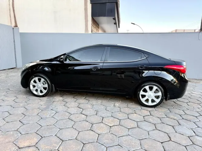 Hyundai Elantra GLS 1.8 16V Aut. 2012