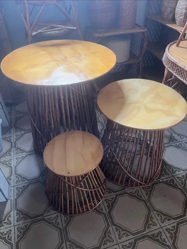 Trio de mesas em vime