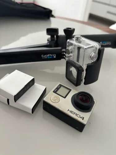 GoPro HERO4 Black completa + 3 baterias, carregador, cartão 64GB e pole