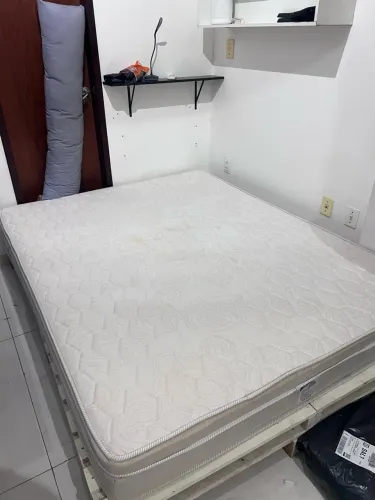 Cama King com pallets