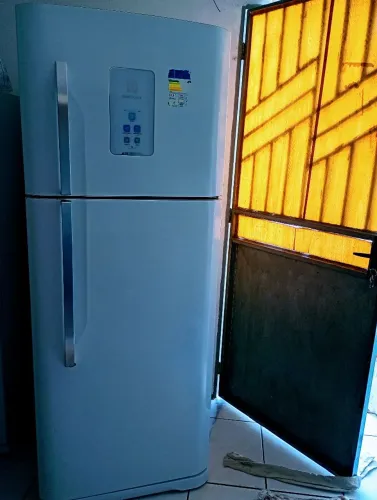 Geladeira Electrolux funcionando perfeitamente vem conservada FROST FREE nenhum defeito