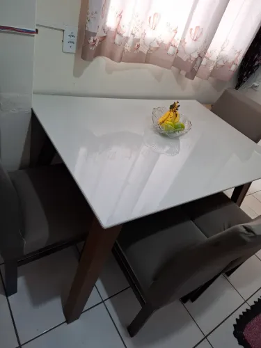 Vendo mesa 4 cadeiras