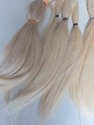 Cabelo Humano Indiano Louro Clarissimo. 30 cm. 172 gr.