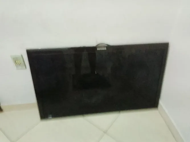 Vendo tv 43 Samsung leia descricao