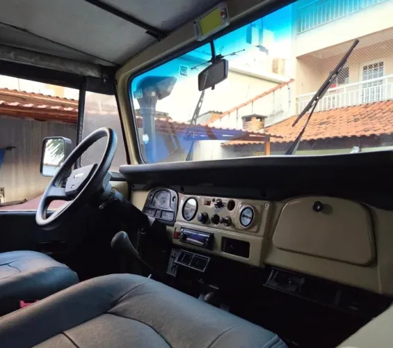 Toyota Band.Jipe Cap.de Aço Chas. Curto Diesel 1985