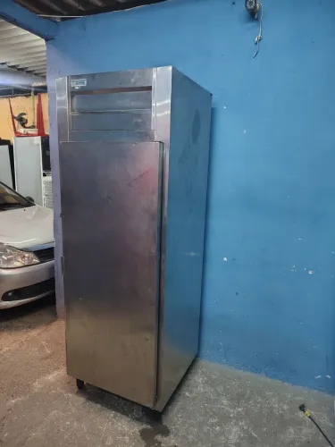 Geladeira comercial em aço inox entrega