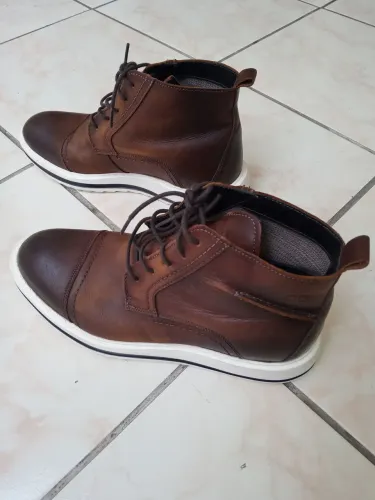 BOTA SEMI-NOVA COURO da PEGADA N°39/40