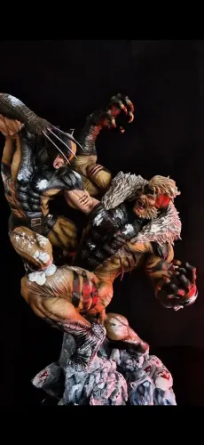Diorama Wolverine x Dente de sabres