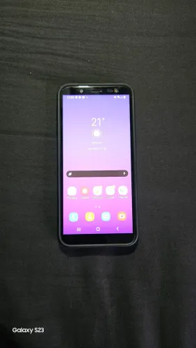 Vendo Samsung Galaxy J6 em ótimo estado.
