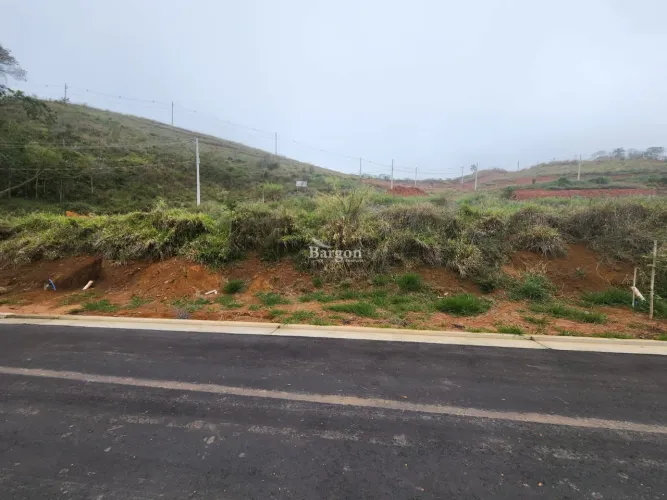 Terreno com 402 metros quadrados a venda no Condomínio Reserva Salvaterra em Juiz de Fora