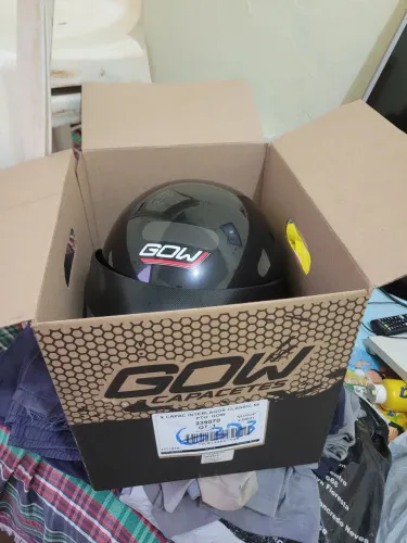 Vende-se um capacete zero novo da marca GOW