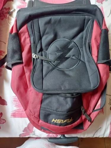 Mochila Flash vermelha usada/conservada