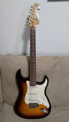 Guitarra Memphis by Tagima MG32 Sunburst - R$ 550
