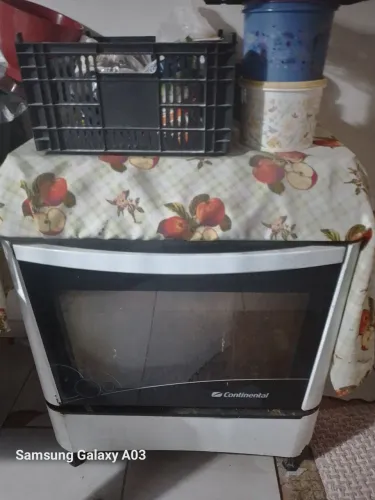 VENDO FOGÃO CONTINENTAL E 1 MESA SÓ 300 REAIS