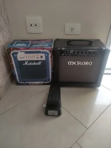 Caixas Amplificadas Marshall e Meteoro