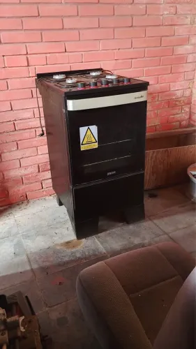 Fogão em ótimo estado, só precisa isolar uma boca pois não funciona.