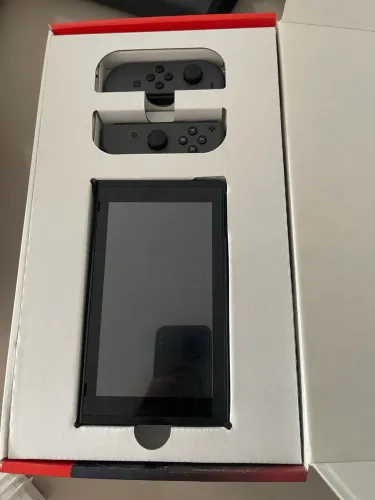 Nintendo Switch V2 + Zelda Breath of the Wild