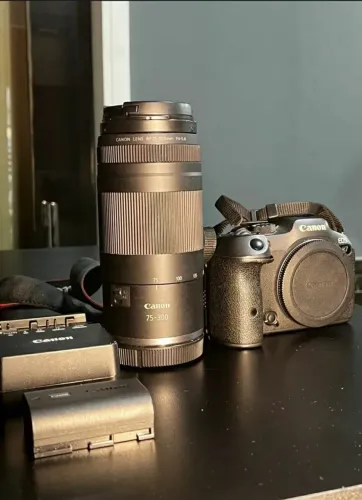 CÂMERA CANON R7 COM LENTE