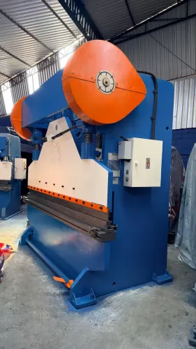 Dobradeira Newton 125 ton mecânica