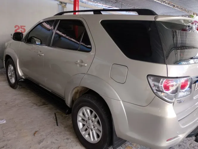 Toyota Hilux SW4 SRV D4-d 4X4 3.0 TDI Dies. AUT 2013