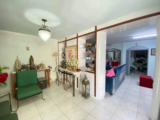 Casa à venda em Várzea Grande com 4 quartos sendo 1 suíte