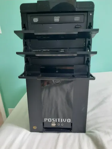 Gabinete de computador com 2g de memoria e 500de hd com estabilizador com mesa e caxinhas