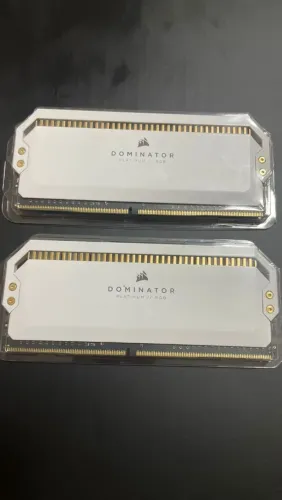 Memória RAM Corsair Dominator Platinum RGB 16GB (2x8GB) DDR4 3200MHz CL16 White