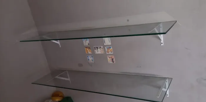 Vende se 3 prateleiras de vidro