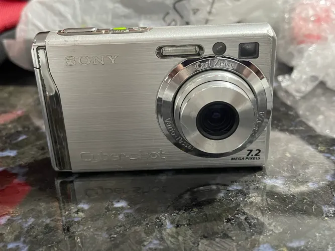 Câmera Digital Vintage Sony Cyber-shot DSC-W80 7.2 MP Prata