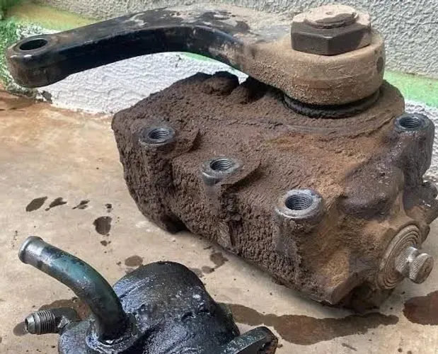 Caixa e bomba de direção linha pesada